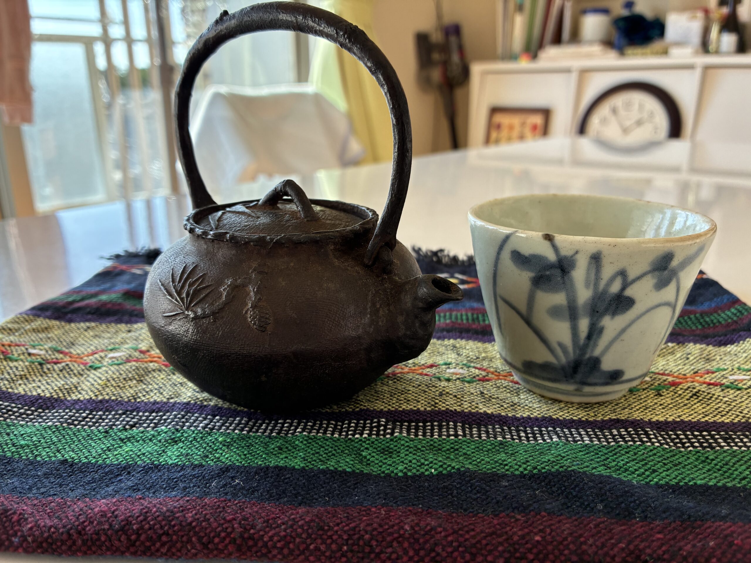 鉄瓶と蕎麦猪口