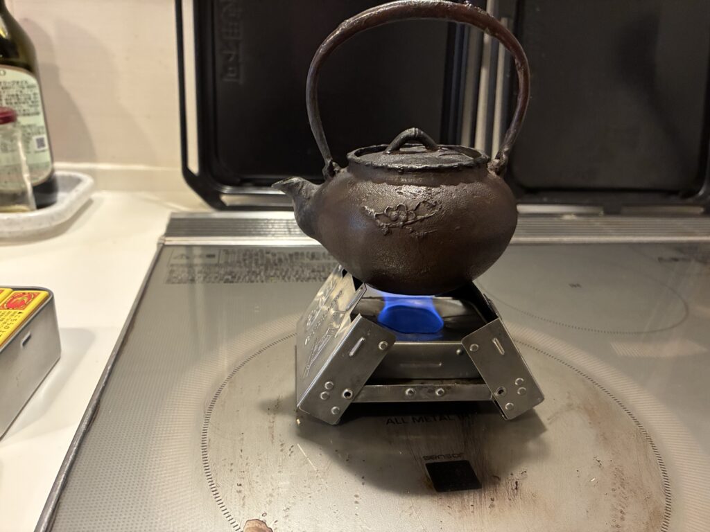 ポケットストーブと鉄瓶