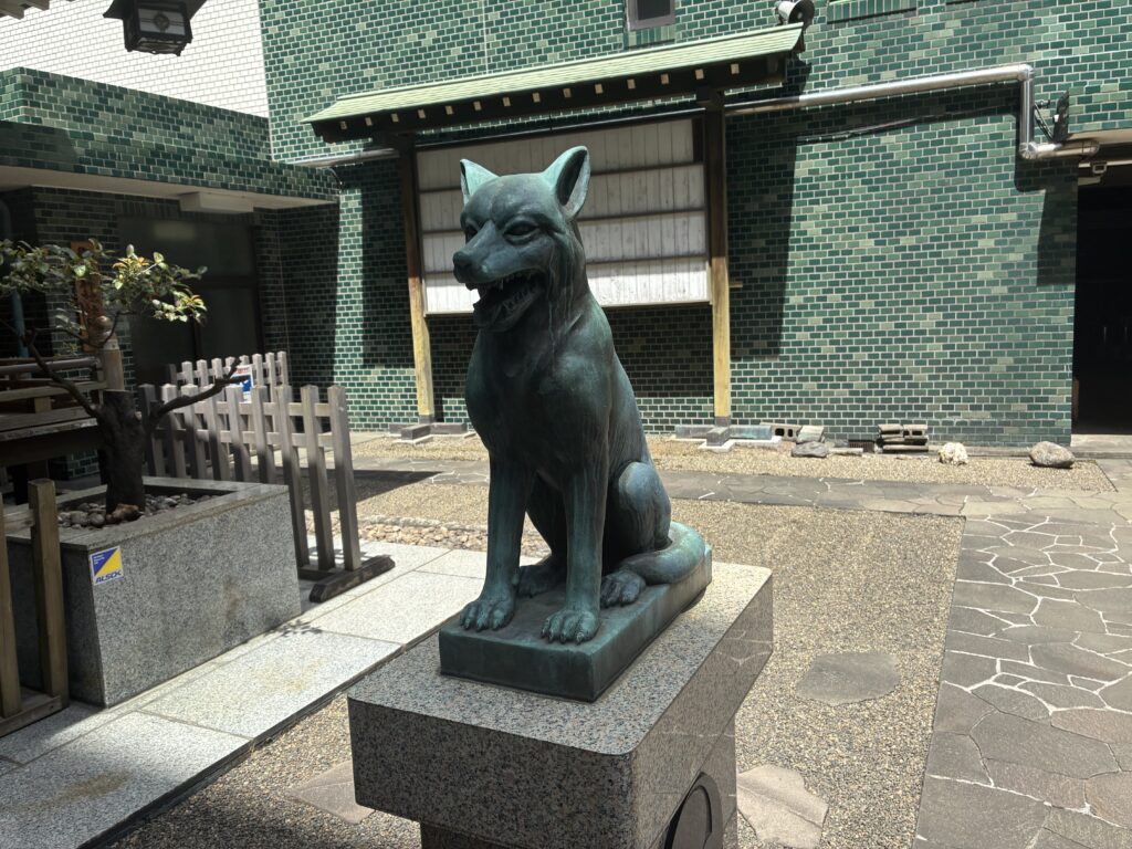 日本狼の狛犬（阿）