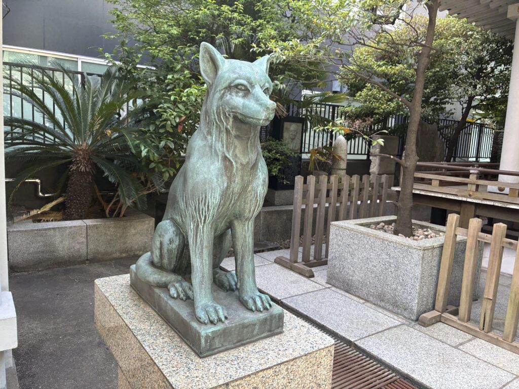 日本狼の狛犬（吽）