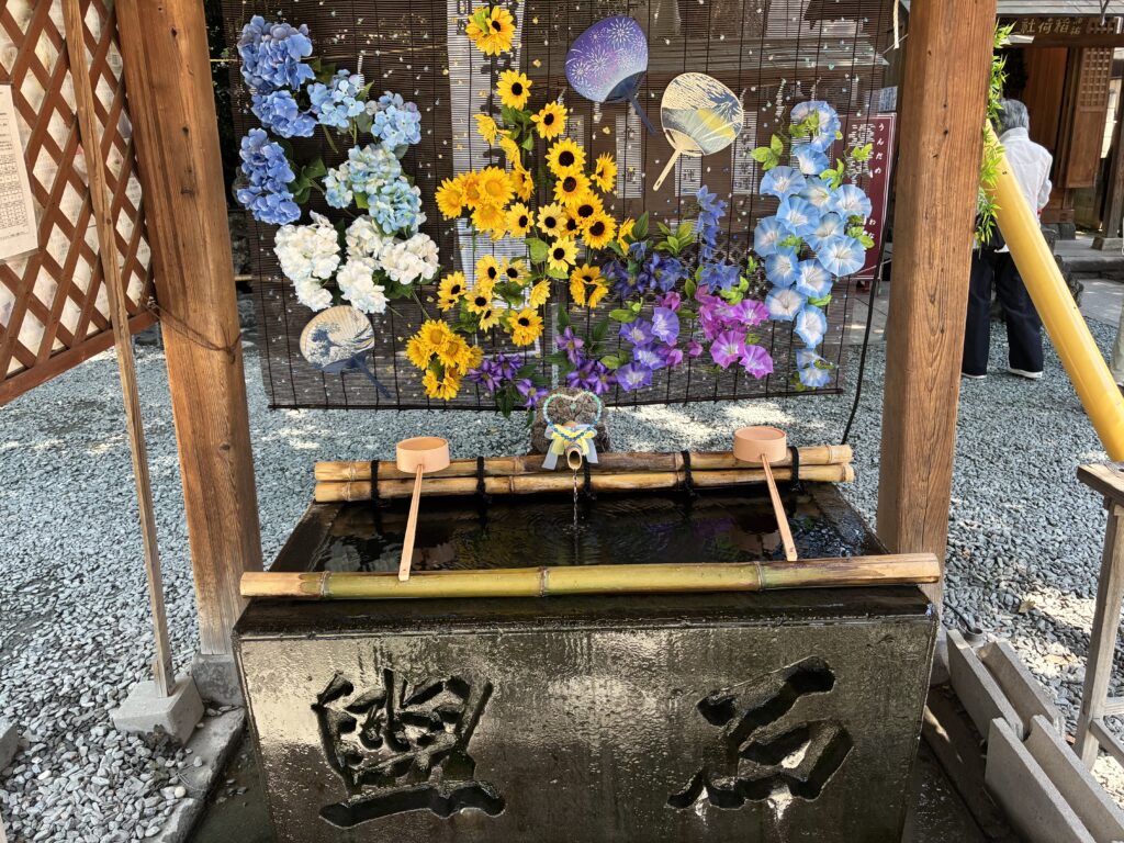 季節感たっぷりの手水舎